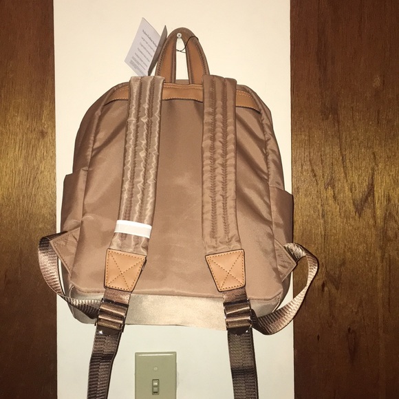 🔥NWT Adrienne Vittadini Nylon Fashion Backpack - Picture 3 of 8